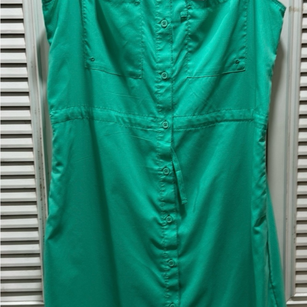 Columbia Green Button-Up Shirt